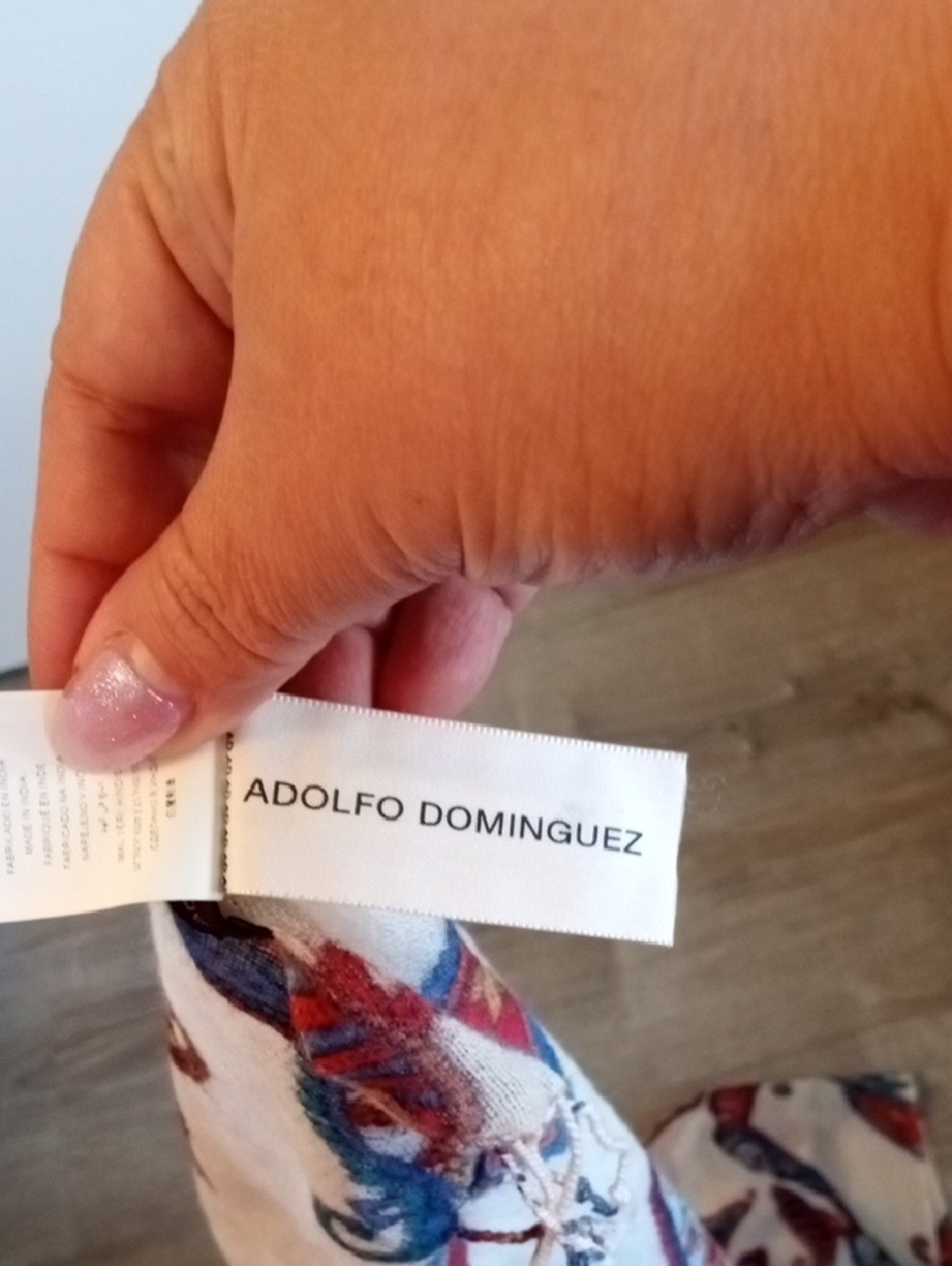 Adolfo Dominguez White Scarf with Red and Blue Paisley Motif - Picture 4 of 7
